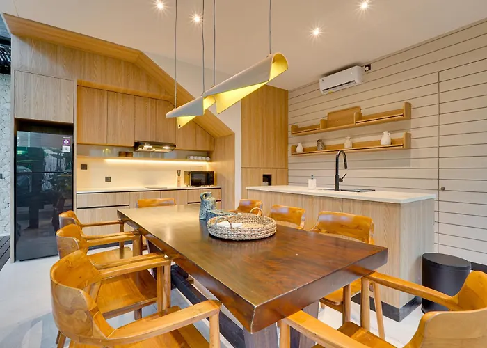 Luxury 5br Byrdland Pasisi - *