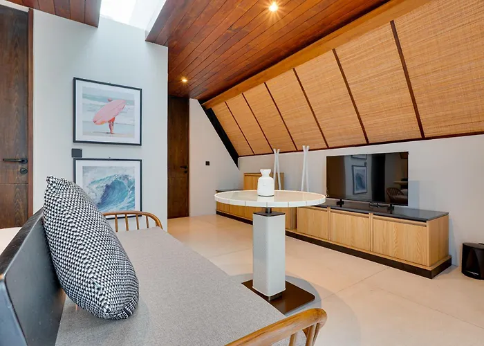 Luxury 5br Byrdland Pasisi - *